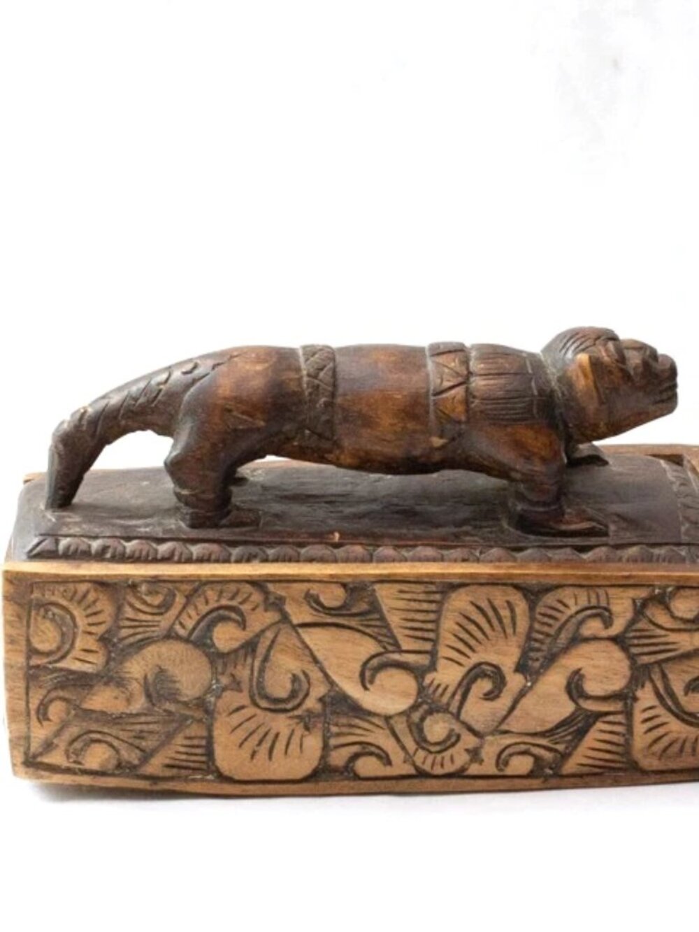 Vgt Handcarved Lombok Indonesia Wooden Box With Sculpted Mythical Animal Lid 9"